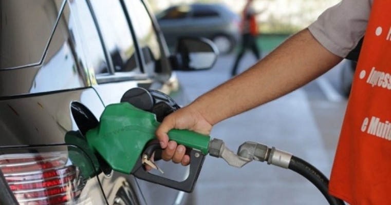Preços de gasolina e diesel caem a partir deste sábado (03)
