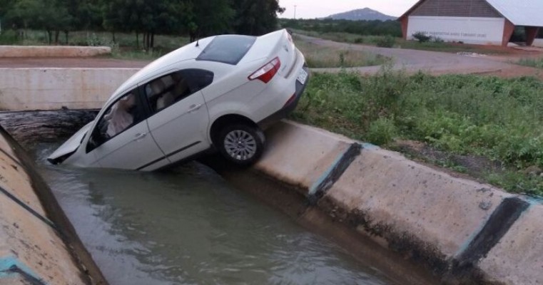 Veículo cai em canal da zona rural de Juazeiro (BA)