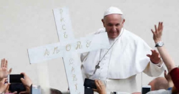 Em bênção de Páscoa, Papa pede paz e diálogo no Oriente Médio
