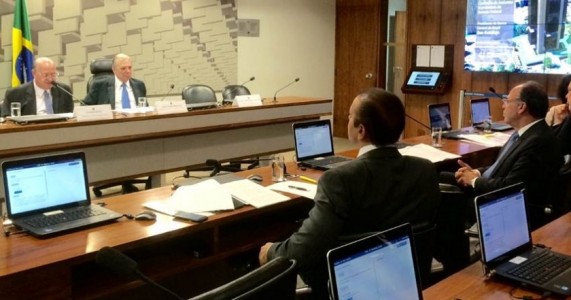 Senador FBC pede “sensibilidade” ao Bacen para reduzir juros do cartão e cheque especial do brasileiro