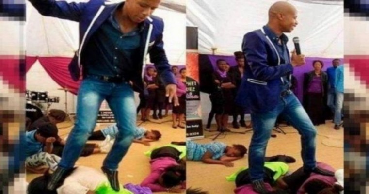 Bizarro: Pastor ‘santo’ não pisa no chão e usa crianças como tapete