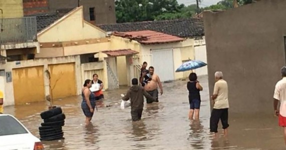 Delegacias da Polícia Civil em Petrolina, Afrânio e Dormentes reforçam campanha em prol de desabrigados pelas chuvas em Bodocó