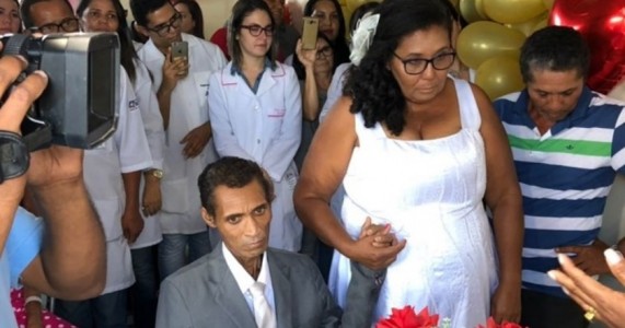 CASAMENTO NO HOSPITAL REGIONAL DE JUAZEIRO-BA REALIZA SONHO DE PACIENTE E EMOCIONA EQUIPE