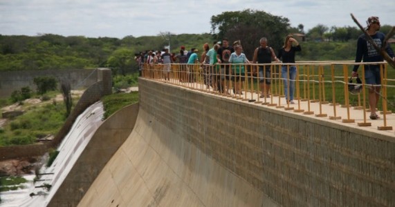 Barragem de Brotas, em Afogados da Ingazeira, vira área de lazer