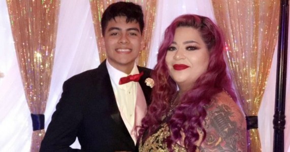 Jovem leva a mãe como par em baile de formatura: ‘a noite que ela nunca teve’