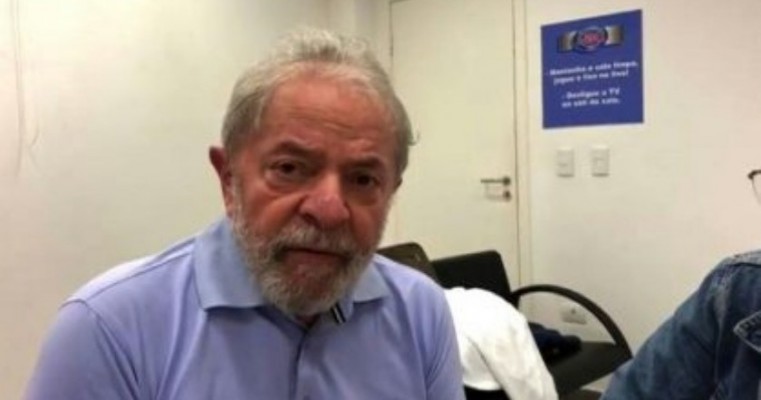 Juíza autoriza visita a Lula de 2 pessoas fora do vínculo familiar