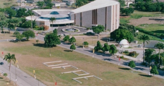 UFPE inscreve em seleção com 50 vagas para professor substituto com salários de até R$ 5,7 mil
