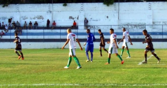 Em casa, Salgueiro perde mais uma na Série C