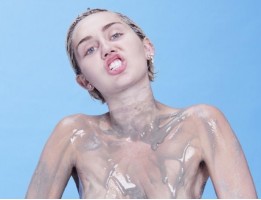 Miley Cyrus e integrantes do Flaming Lips ficarão "totalmente nus" em clipe