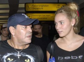 Maradona toma 4 pílulas de Viagra por dia, diz TV argentina