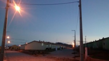 Prefeitura inicia instalação de kits de iluminação pública no residencial Santo Antônio, do Minha Casa, Minha Vida