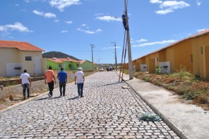 Prefeitura inicia instPrefeitura inicia instalação de kits de iluminação pública no residencial Santo Antônio, do Minha Casa, Minha Vidaalação de kits de iluminação pública no residencial Sato Antônio, do Minha Casa, Minha Vida