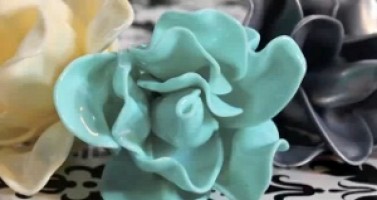 Como fazer rosas de colheres de plástico