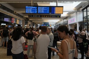 Tráfego ferroviário de alta velocidade francês teve operações impactadas após ataques coordenados Foto: Yasin Dar/AP