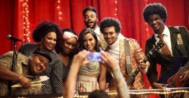 Em ritmo de dança de salão, Anitta lança clipe com participação de MC Guimê