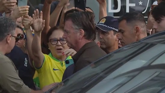 Bolsonaro é diagnosticado com câncer de pele