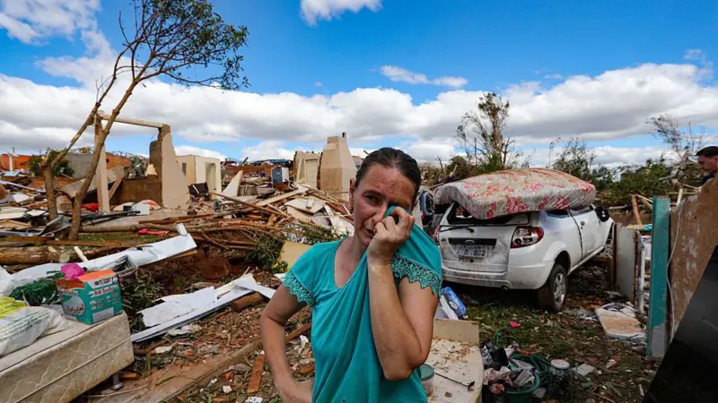 O antes e o depois do tornado que destruiu 90% de cidade no Paraná