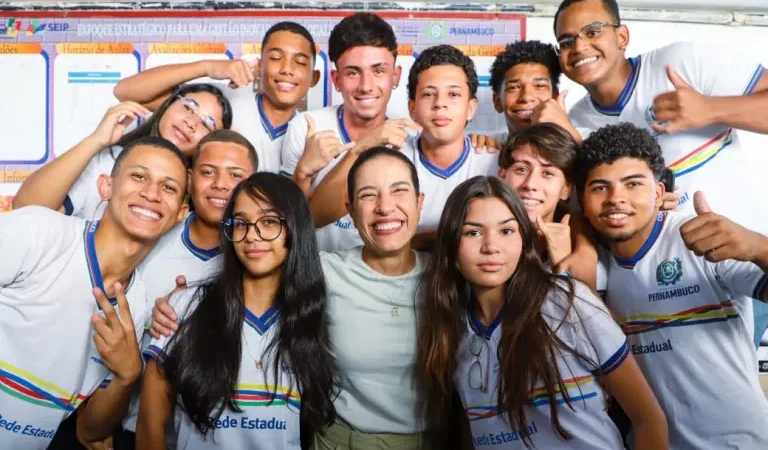 “Pernambuco pode dizer que tem governadora”, afirmou Raquel Lyra ao fazer entregas do Juntos pela Educação e PE na Estrada em Santa Maria da Boa Vista