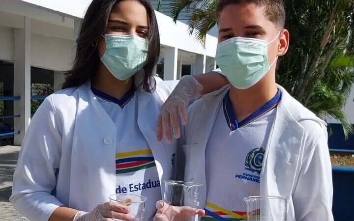 Alunos de Carnaíba desenvolvem pastilha que detecta coliformes fecais