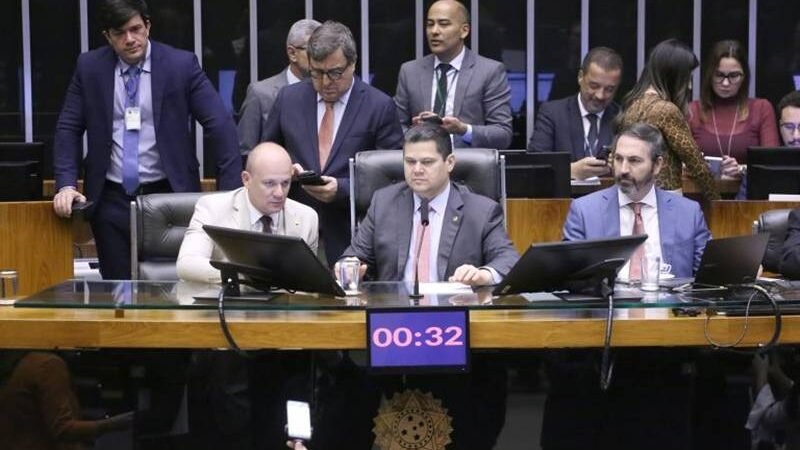 Congresso aprova LDO 2026 com expectativa de salário mínimo até R$ 1.630,00