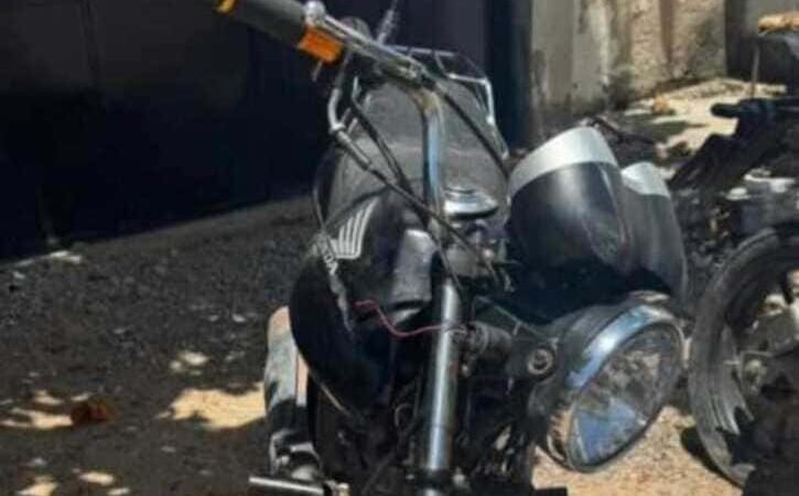 Motocicleta furtada é recuperada no bairro João de Deus