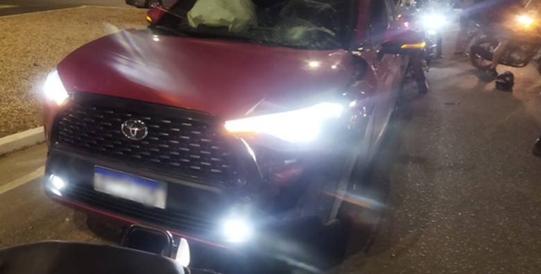 Motociclista morre após ser atingida por carro na Avenida Clementino Coelho