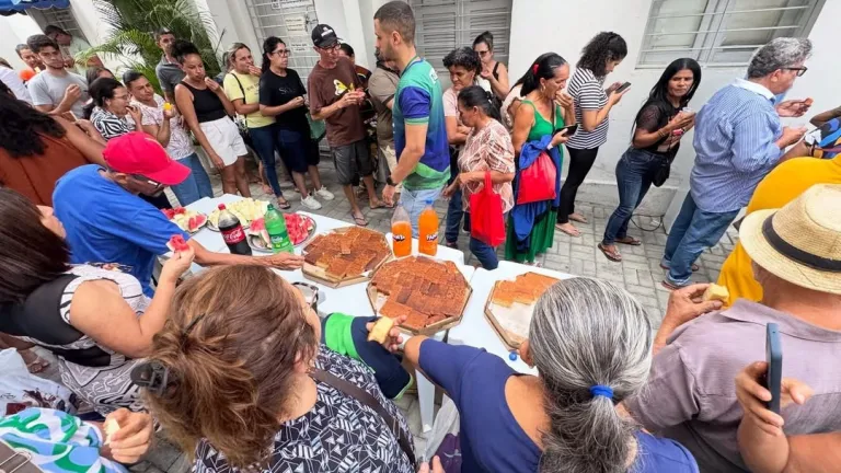 Em meio à estiagem, Surubim amplia operação de caminhões-pipa e realiza recadastramento