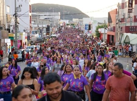 Estudantes celebram Carnaval com grande arrastão de frevo no Centro de Salgueiro