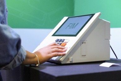 Pesquisa da Quaest mostra que 53% dos brasileiros concordam que as urnas são confiáveis