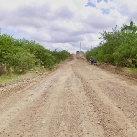 Prefeitura de Salgueiro começa a recuperar estrada do Pau Ferro após fortes chuvas