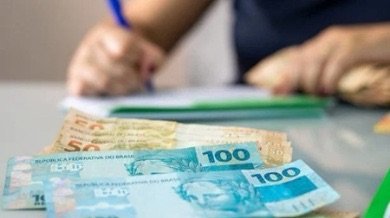 Famílias comprometem 29% da renda com dívidas, maior patamar em 20 anos