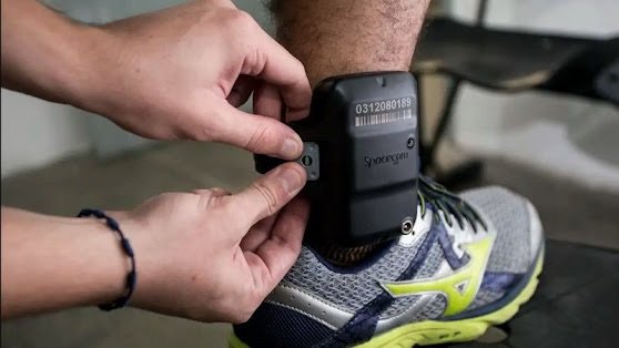 Lei permite uso de tornozeleira eletrônica para agressores de mulheres