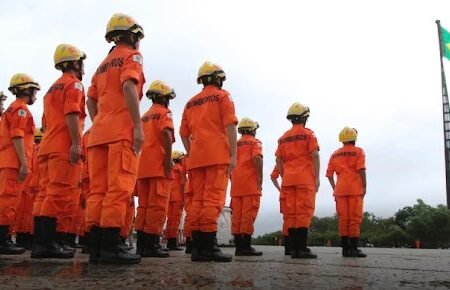 Corpo de Bombeiros abre vagas em concurso para nível médio; salários podem passar de R$ 10 mil