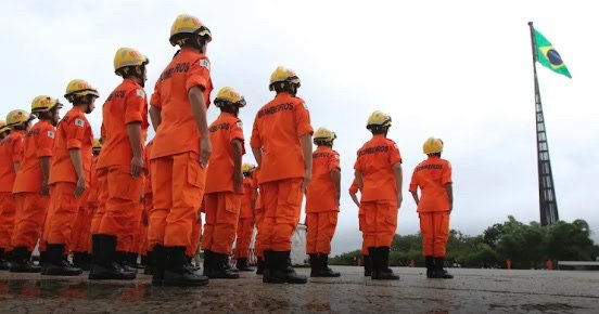 Corpo de Bombeiros abre vagas em concurso para nível médio; salários podem passar de R$ 10 mil
