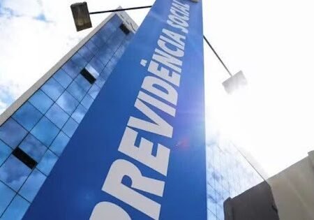 Governo Lula antecipa 13º salário para 35 milhões de aposentados e pensionistas