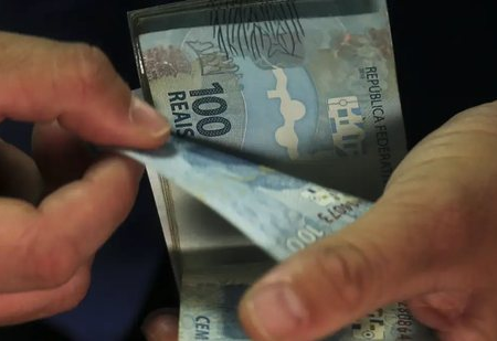 Aposentados e pensionistas do INSS terão o 13° salário antecipado para os meses de abril e maio