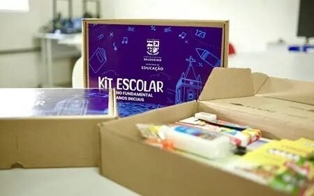 Estudantes das escolas municipais de Salgueiro recebem kit de material escolar pelo segundo ano consecutivo