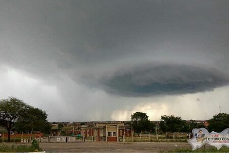 Inmet renova alerta de chuvas intensas em 105 cidades do interior de PE