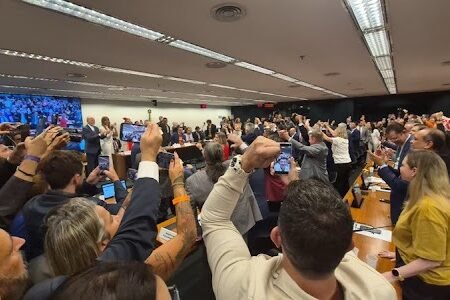 Relatório do fim da escala 6×1 é aprovado em comissão