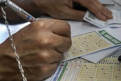 Mega-Sena acumula novamente e prêmio principal vai para R$ 65 milhões
