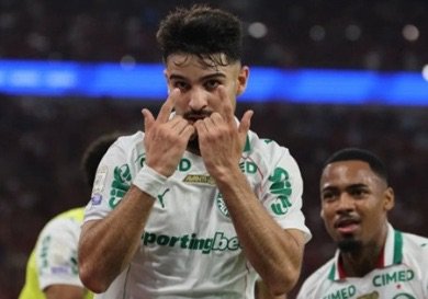 Palmeiras aproveita expulsão, bate Flamengo e abre 7 pontos no Brasileirão