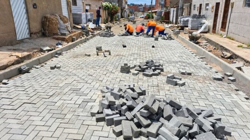 Prefeitura de Caruaru amplia pavimentação com obras em diversos bairros