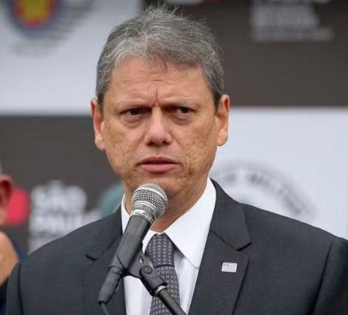 Tarcísio reconhece vitória de Lula e defende união da oposição para fiscalizar governo